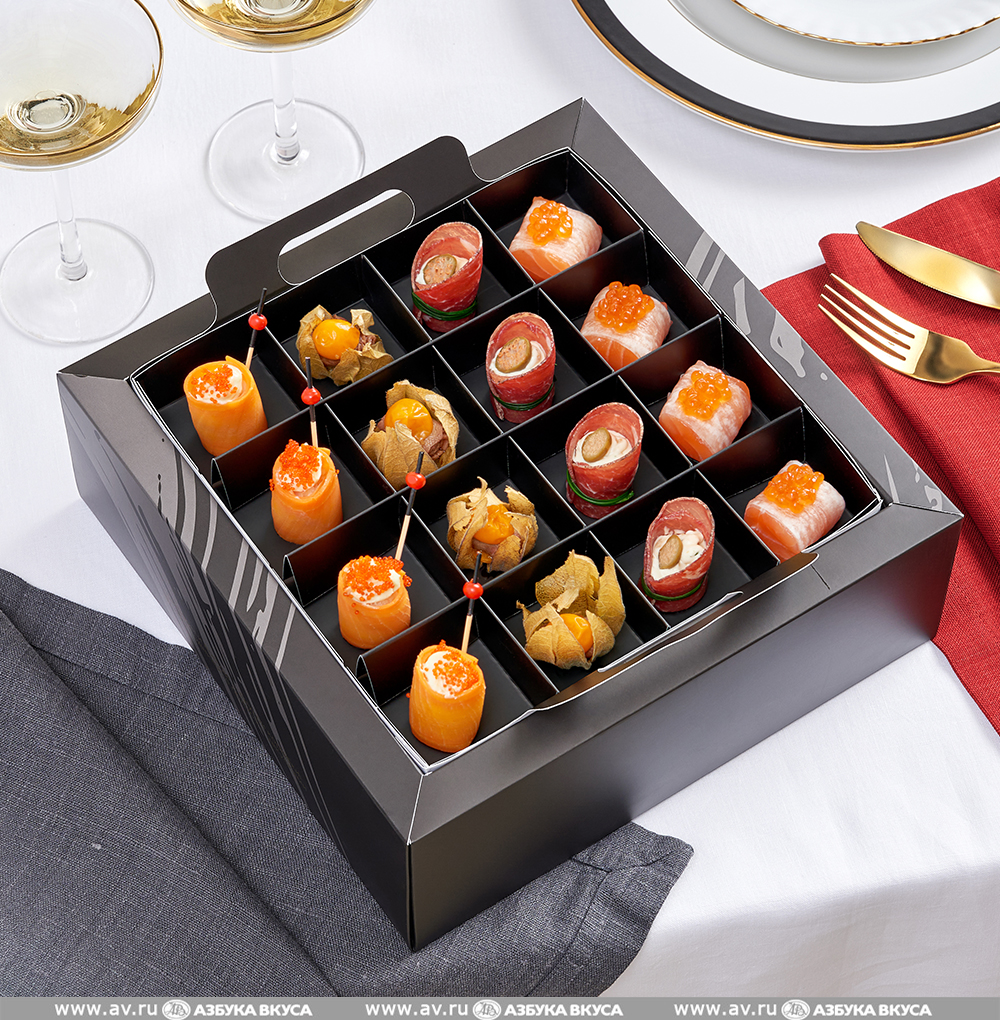 Блинные мешочки разноцветные. Сет итальянских закусок. Кейтеринг от азбуки вкуса. Ассорти брускетт «гурмэ». Азбука кейтеринг.