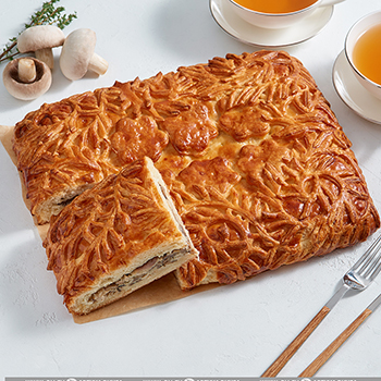 Изображение товара Пирог с цыплёнком и грибами, ручной работы, большой, «Азбука вкуса», Россия